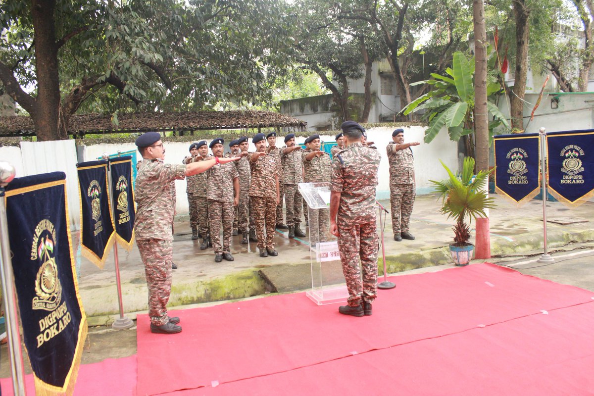 आज सरदार बल्लभभाई पटेल की 150 वीं जयंती पर "राष्ट्रीय एकता दिवस"  की उपलक्ष्य में परिचालन रेंज बोकारो के अधिकरियों एवं कार्मिको ने एकता और अखंडता बनाए रखने की शपथ ली एवं एकता दौड़ में भाग लिया।
#CRPF 
#Rastriya 
#MHA