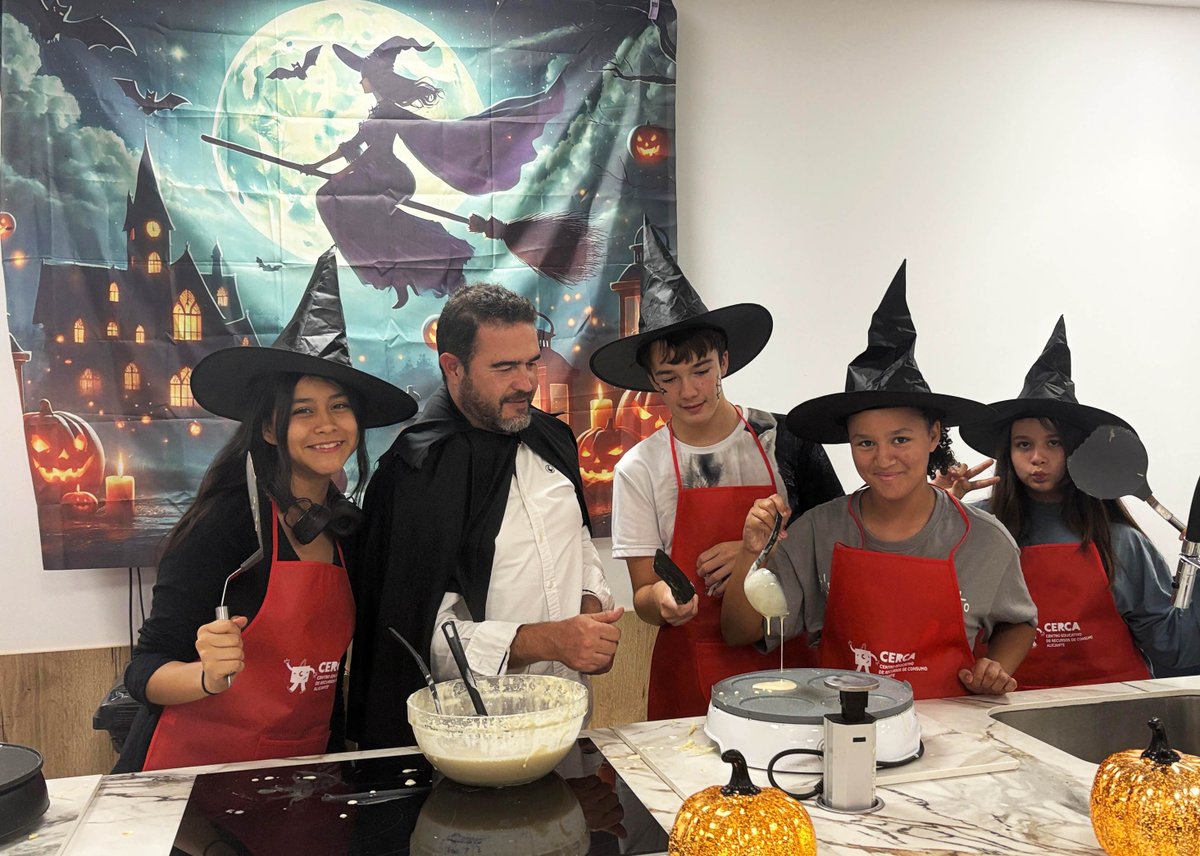 Arrancó Halloween con el Centro 14 y su taller de Cocina especial Halloween. 

Ayer pudimos disfrutar del taller de cocina terrorífica organizado por Centro 14 con la colaboración de las Centro Educativo de Recursos de Consumo de Alicante.