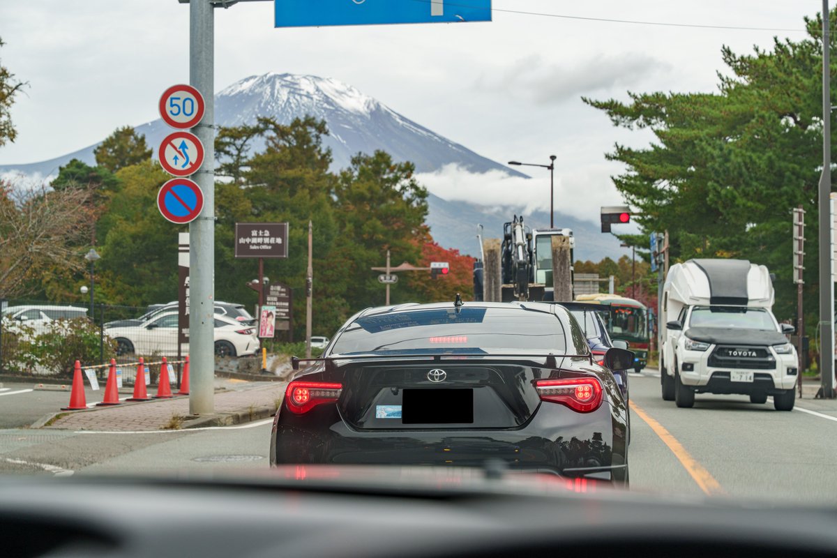 ImpCats's tweet image. 本当はキャンプの予定でしたが雨予報だったため急遽山中湖へ🐈‍⬛💨曇ってましたがなんとか富士山が拝めました🗻✨そしてハンバーグ喰らって駄弁って忍野八海へ。外国人多すぎ問題でしたが、思ったより楽しめましたｗ
道志みちは初心者レンタカーに阻まれクソネミでした💤参加者各位おつした！