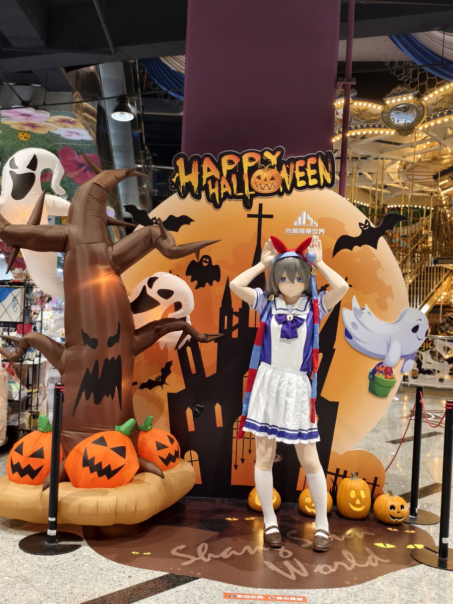 萬聖節快樂
我一定是瘋了才上裝去百貨公司
📸： <a href="/nainai_tr433/">奈</a>