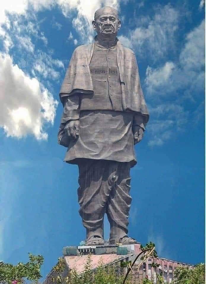🇮🇳 राष्ट्रीय एकता के शिल्पी – लौहपुरुष सरदार पटेल 🇮🇳

“देश की एकता, अखंडता और संप्रभुता के लिए
अपने जीवन का हर क्षण समर्पित करने वाले महापुरुष –
सरदार वल्लभभाई पटेल जी के जयंती पर कोटि-कोटि नमन 🙏”

🕊️ उन्होंने 562 रियासतों को जोड़कर भारत को एक सूत्र में पिरोया।