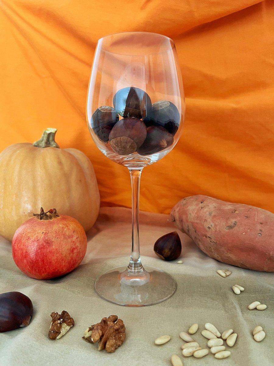 Des de l'Acadèmia #TastavinsPenedes us desitgem una feliç castanyada!

Acompanyeu-la de #viPenedes! 😉🍷🌰