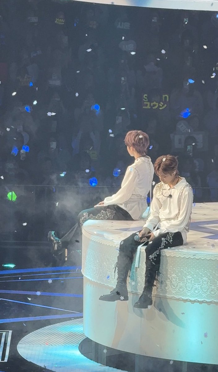 251031 위시 첫콘 

내 치즈볼즈 머리에 컨페티 하나씩 띨롱

#유우시 #YISHI #사쿠야 #SAKUYA