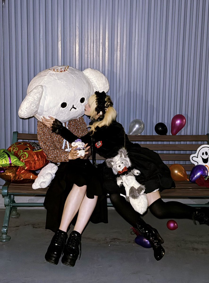 🎃ぬいサーのHalloween🎃

目を覗いてたんだけど写真で見たら𝓚𝓲𝓼𝓼…みたいになっちゃってた💦

◀︎<a href="/aoki_mofu/">ツムギ</a>