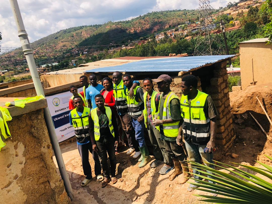None kuwa 31/10/2025 mugusoza ukwezi kwahariwe ibikorwa by'ubukorerabushake <a href="/RwandaYouthVol1/">Rwanda Youth Volunteers</a> <a href="/Kinyinya_Sector/">KINYINYA SECTOR</a> twakoze umuganda wokubakira umuturage utishoboye "ubwiherero ,utuye muri @GasharuCell  
<a href="/RwandaLocalGov/">Ministry of Local Government | Rwanda</a> <a href="/CityofKigali/">City of Kigali</a> <a href="/KubanaRichard/">Kubana Richard</a> <a href="/RYVCP_Gasabo/">GASABO YOUTH VOLUNTEERS</a> <a href="/Rwandapolice/">Rwanda National Police</a>