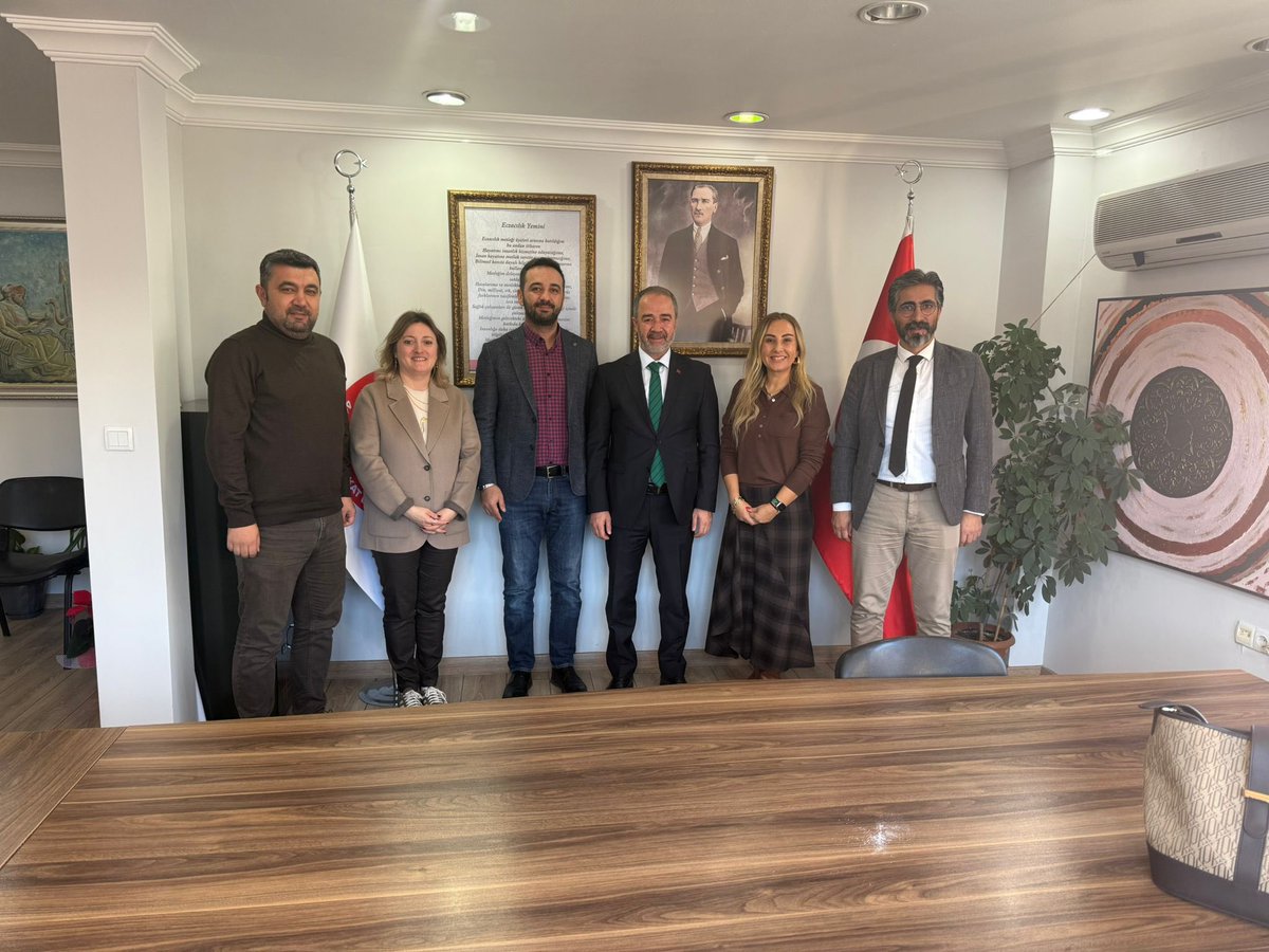 Odamız yönetim kuruluna hayırlı olsun ziyaretinde bulunan; 

💊Tokat Ak Parti İl Başkanı Ecz. Adem Dizer, Ak Parti İl Başkan Yardımcısı Mücahit Yılmaz ve İbrahim KATAR ve oda üyemiz Ecz. Osman Atıf ÖZMEN' e ziyaretlerinden ötürü teşekkür ediyoruz.
