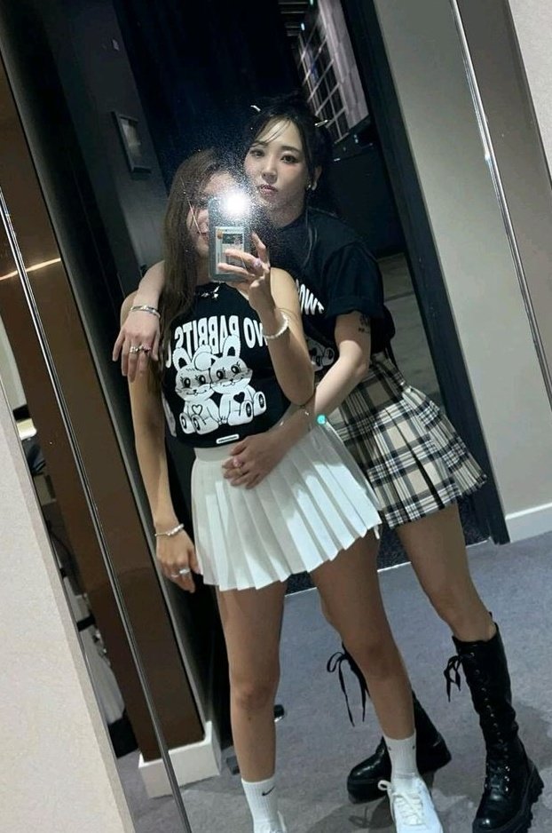I wonder if moonsun is the dan and phil of kpop