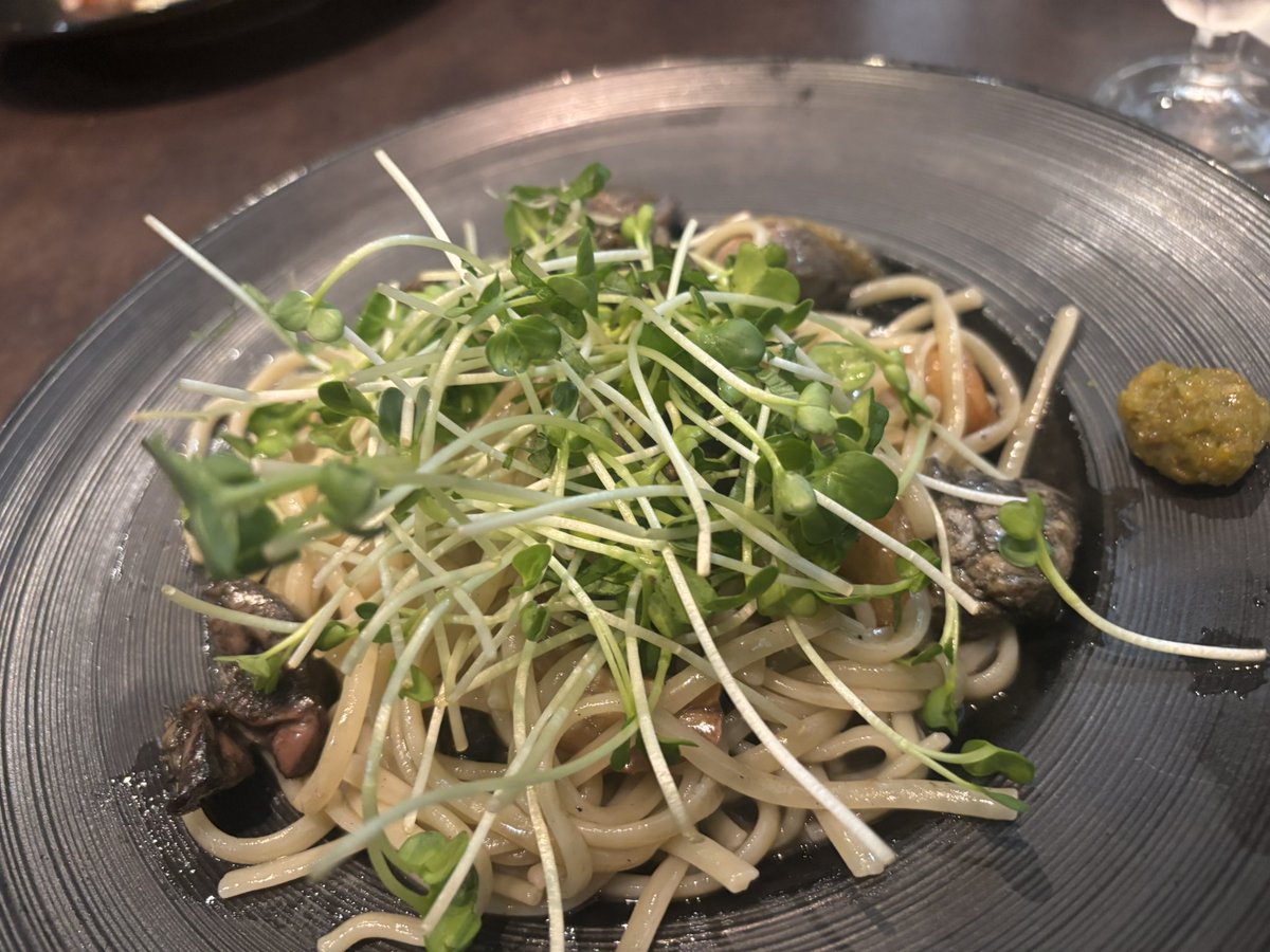 しろくろ tweet media