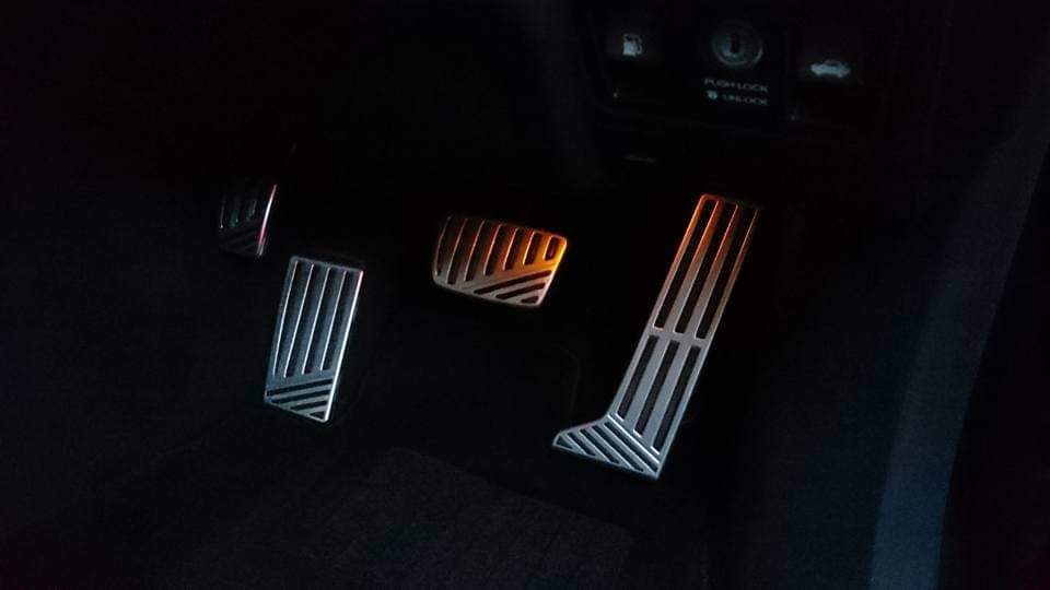 pcwota's tweet photo. #俺の他車種流用術
セルシオは他車種流用難しい。
・レクサス純正アンテナ加工
・40ソアラ純正エンジンカバー
・ベンツW205純正パドルシフト加工
・レクサス19GS純正ハイマウントストップランプ加工
・ヴェロッサ純正アルミペダル加工
・欧州レクサス純正カーテシランプレンズ https://t.co/BRaTLJ2VnU