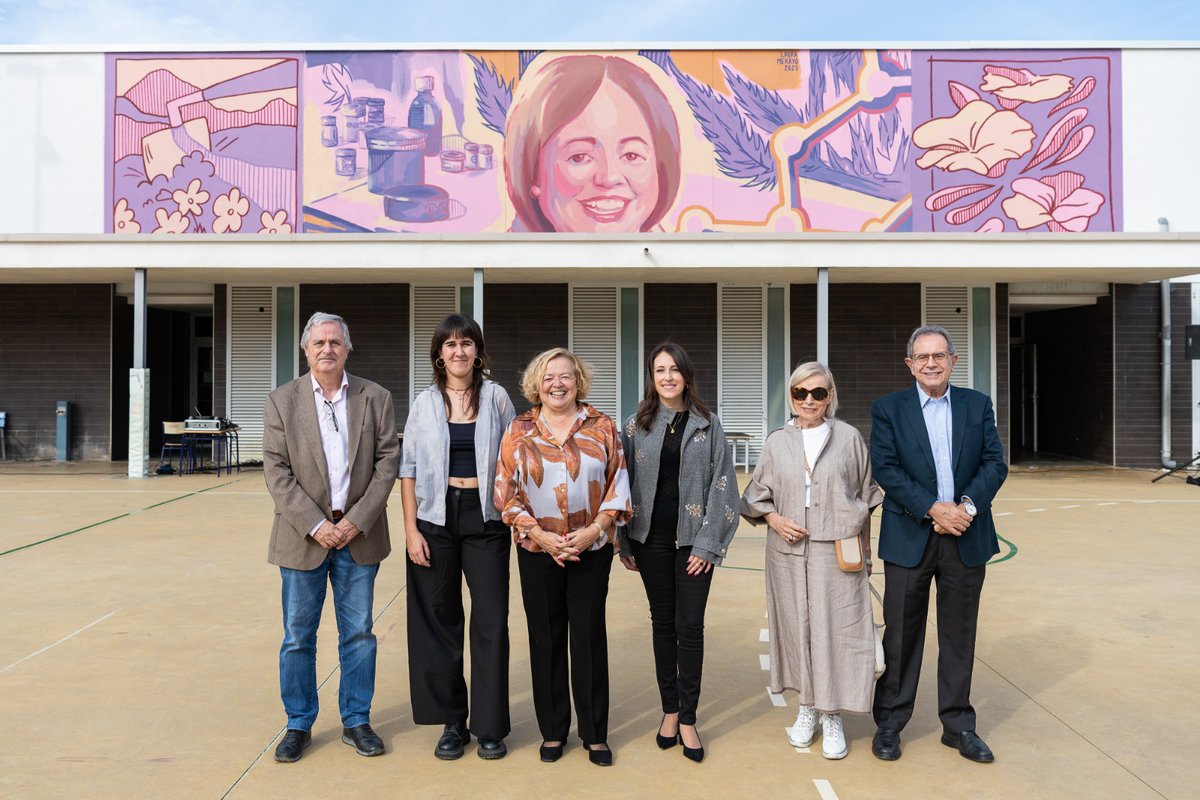 ITQ_UPVCSIC's tweet image. 👩‍🔬  La química Rosa Menéndez, primera mujer que presidió el CSIC, ha inaugurado esta mañana el mural con el que la UPV le rinde homenaje en su proyecto Dones de Ciència. Un mural que está ubicado en Moncofa (Castellón), en el CEIP Avel·lí Corma.

🔗  itq.upv-csic.es/noticia/dones-…