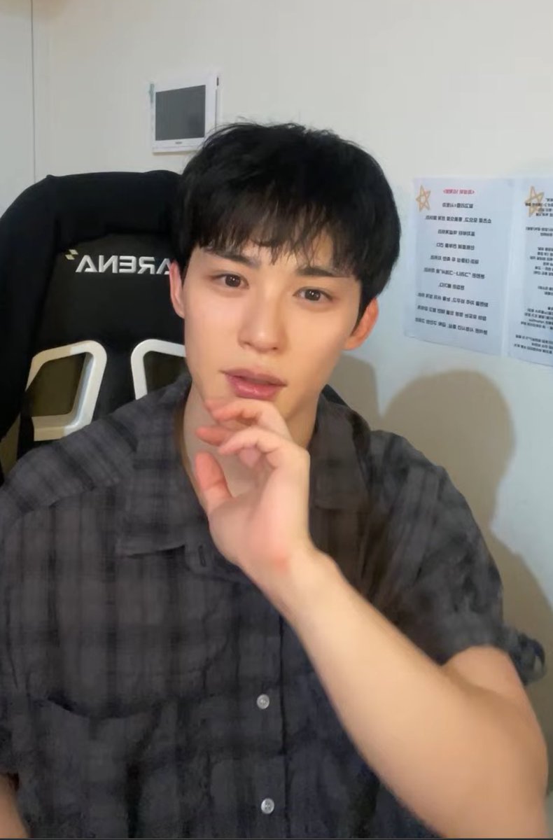 제유 근황!

단기알바도 해보고 이런저런 공부도 해보고 쉬기도 함!!
앞으로는 업로드 주기에 얽매이지 않고 퀄리티를 우선적으로 생각해서 콘텐츠 만들어볼 생각!(최소 목표 1만)
생일 지나고 다음날부터 열심히 찍을거라서 당분간 또 업로드 못할예정이니 잊고 지내라네요.
ㄴ어떻게하는건데 그거..