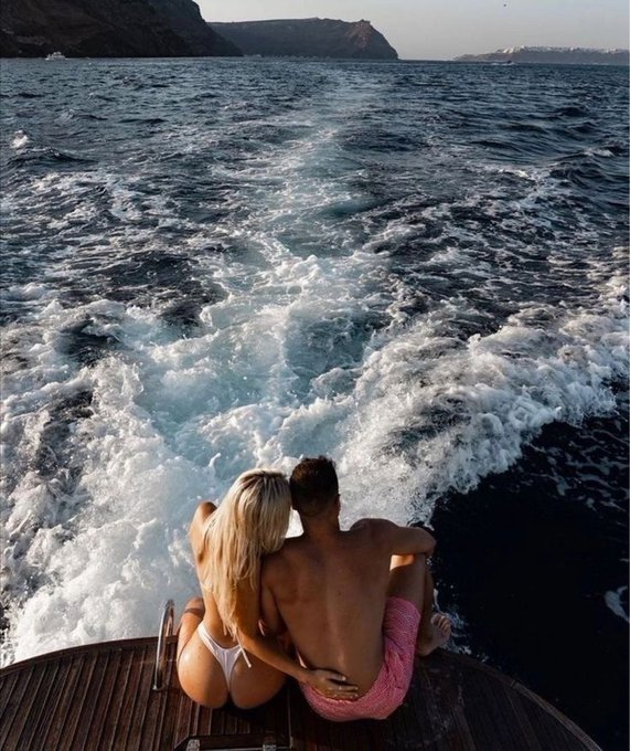 life__pill's tweet image. The Silent Rules of Attraction Every Man Should Know  
(Most Men Learn LATE)