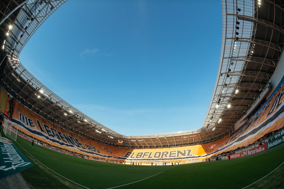 Heute vor zehn Jahren: Die bis heute größte Blockfahne der europäischen Fußballgeschichte! 🤩🌟#sgd1953
