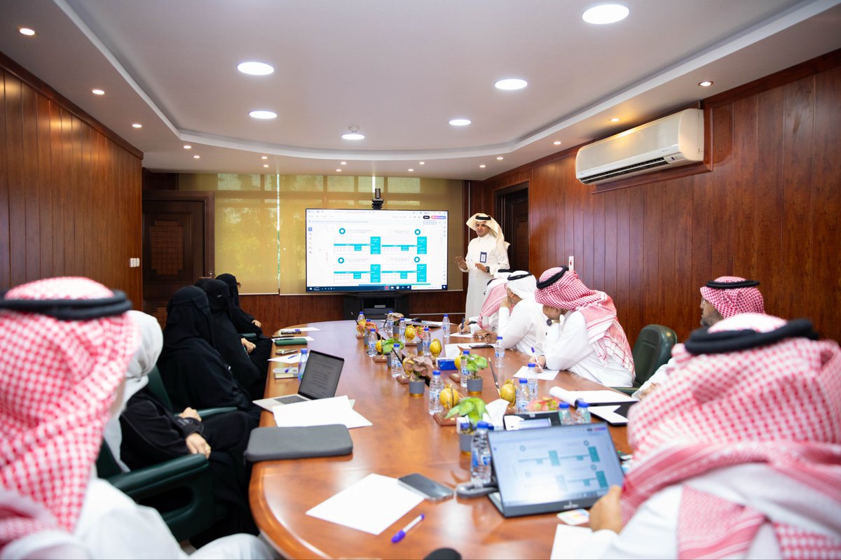 التقى المدير العام لـ #تعليم_نجران مستشار الطفولة المبكرة ومشرفة العموم بوكالة الطفولة المبكرة بوزارة التعليم، وذلك لبحث واقع تنفيذ البرامج التعليمية، ومناقشة سبل تحسين نواتج التعلّم في مدارس المنطقة.