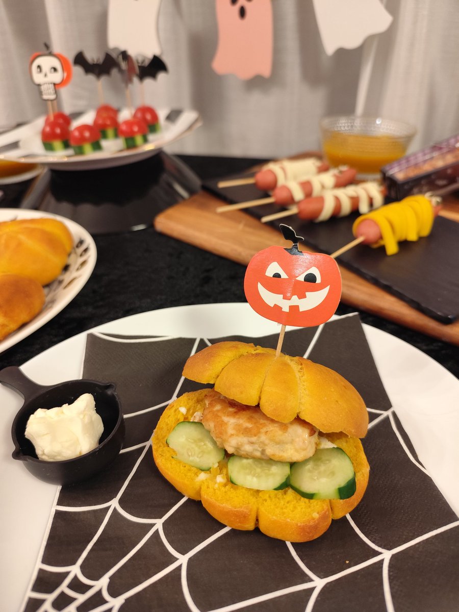 mapleYOI's tweet photo. 👻🎃HappyHalloween🎃👻
今年はムスメちゃんがお料理に興味を持って色々作ってくれました♪ https://t.co/dVuFUxMI7x