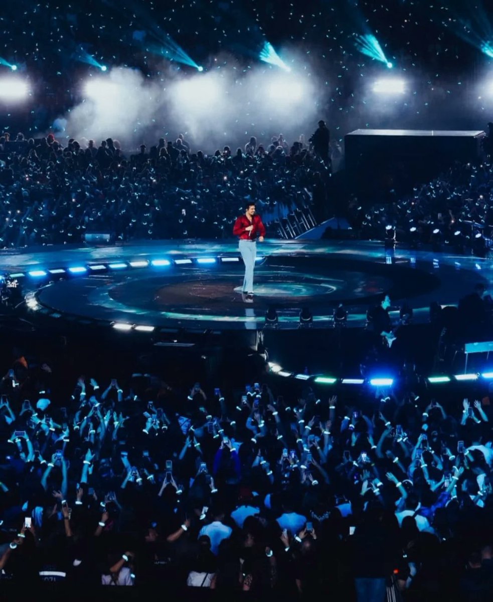 eu simplesmente sou obcecado por essas fotos do luan no registro histórico. dessa vez o fotografo arrasou

um universo só nosso e ele no centro, como deveria ser