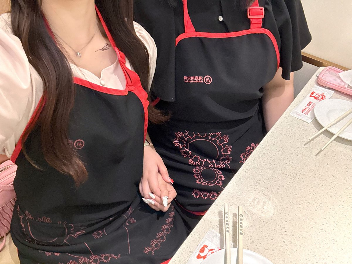 krtkn127's tweet photo. 念願の火鍋にも行けて(神ω神)💕🧡😆
カンフー麺でシャンデリア割られたけど👈🏻
ホビ垢ごっこしたけど下手だったｗｗｗｗｗ https://t.co/XhoJtrrWut