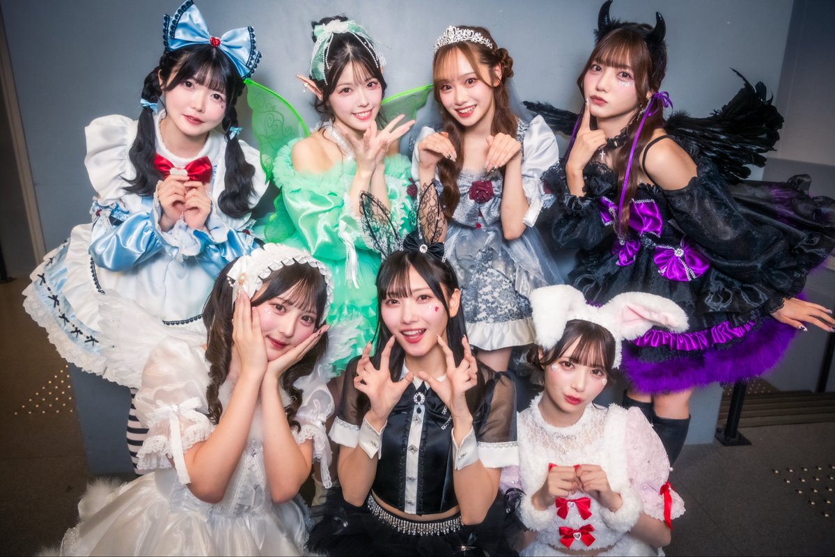 m___u108's tweet image. 【favme】さんのハロウィン衣装を制作させていただきました👻♡
メンバーそれぞれのやりたい仮装テーマで7種類の衣装に👗✮*。゚
1着ずつ世界観がしっかり伝わるようにこだわって制作いたしました🪡
パターン:@moyuki2
#ふぁぼみー #アイドル #アイドル衣装 #衣装制作