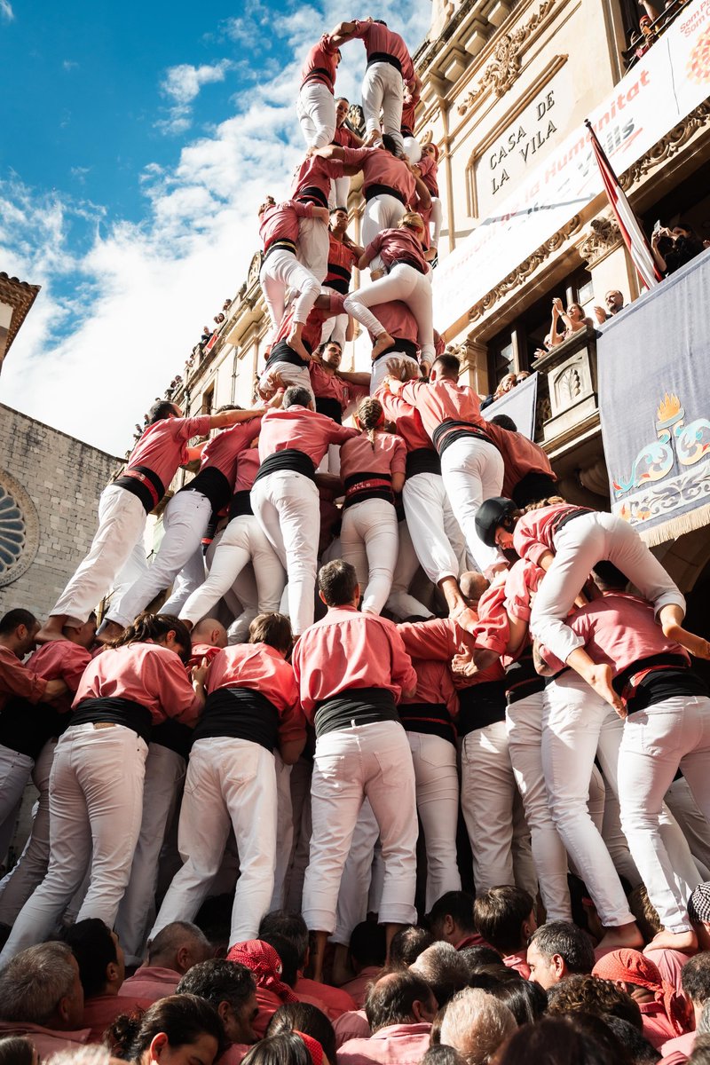 Aquest any, a la diada de Santa Úrsula, la Laia (<a href="/Laiasoriano24/">Laia Soriano Cañellas</a>) va ser la primera dona de la història a descarregar un 4d10fm com a primera lateral a les manilles 💥 !

📷: <a href="/PauHeitmann/">Pau Heitmann</a> 

#castells #collavella