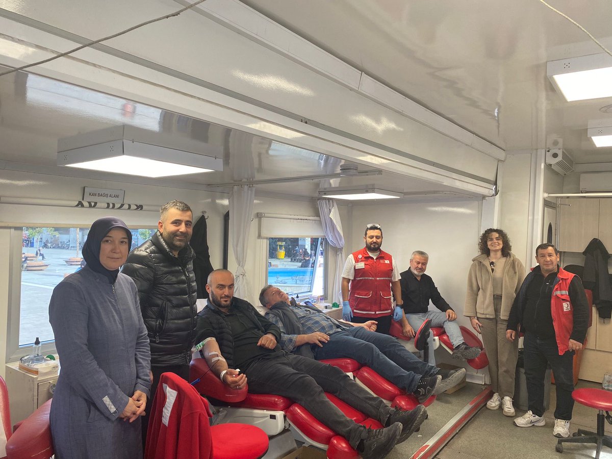 📌 Kızılay Haftası dolayısıyla Adnan Menderes Meydanı’ndaki Kızılay standını ziyaret ederek kan bağışında bulunduk.
Teşkilatımızla birlikte iyiliğin, dayanışmanın ve insanlık görevimizin bir parçası olmaktan gurur duyuyoruz.
