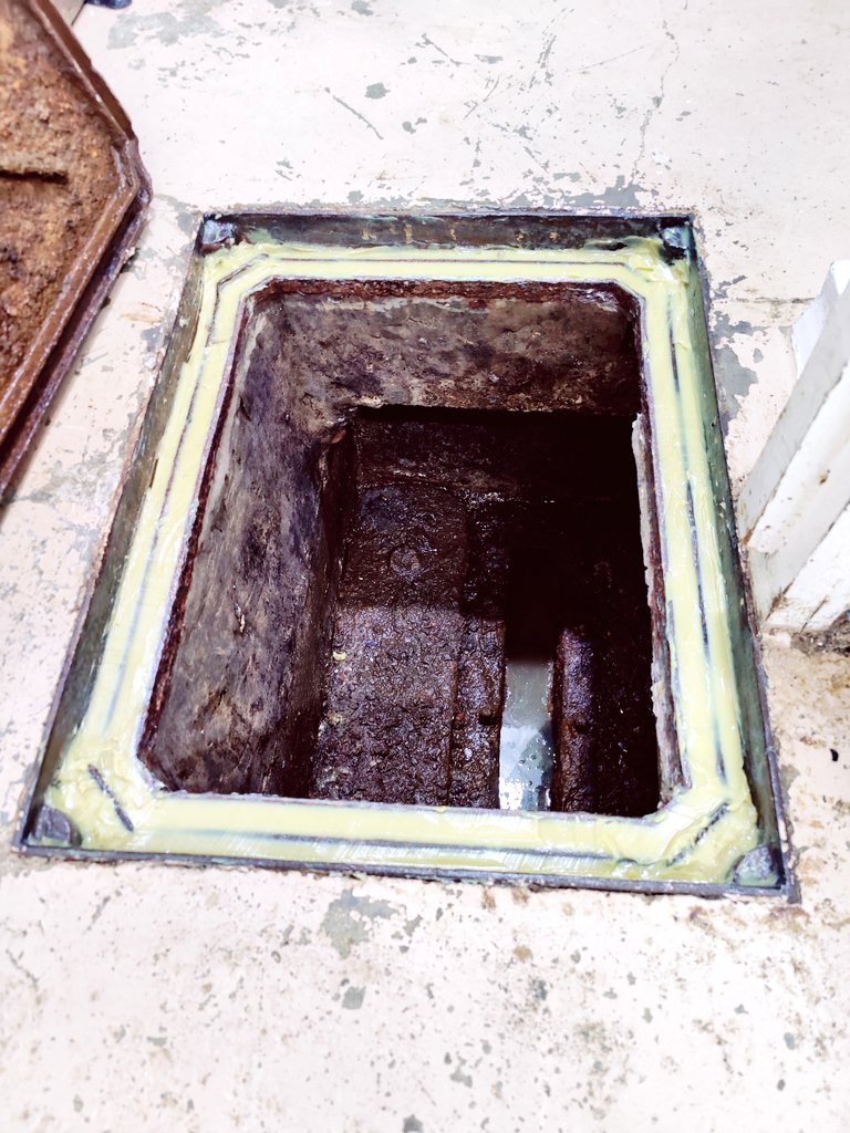 Things you never knew existed...
"Manhole Cover Grease"
Today's maintenance job at the museum was to stop some smells coming from a manhole in the basement. The things I do for the <a href="/MuseumComputing/">Museum of Computing</a> !