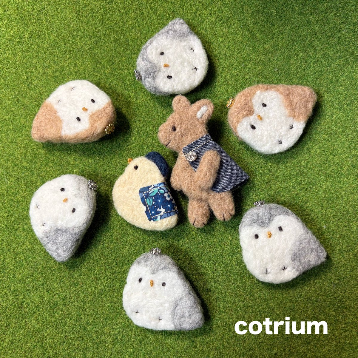 cotrium's tweet photo. いつもお世話になっているお店（R+3calmさん）へブローチを納品しました。R+3calmさんが近鉄百貨店　橿原店に出店されています。
ステキなお店なのでぜひ足を運んでみてくださいね！
 #近鉄百貨店
 #鳥 
 #フクロウ
 #ハンドメイド 
 #羊毛
 #ブローチ
 #アールプラススリーカーム
 #近鉄橿原 https://t.co/01laG40ptt