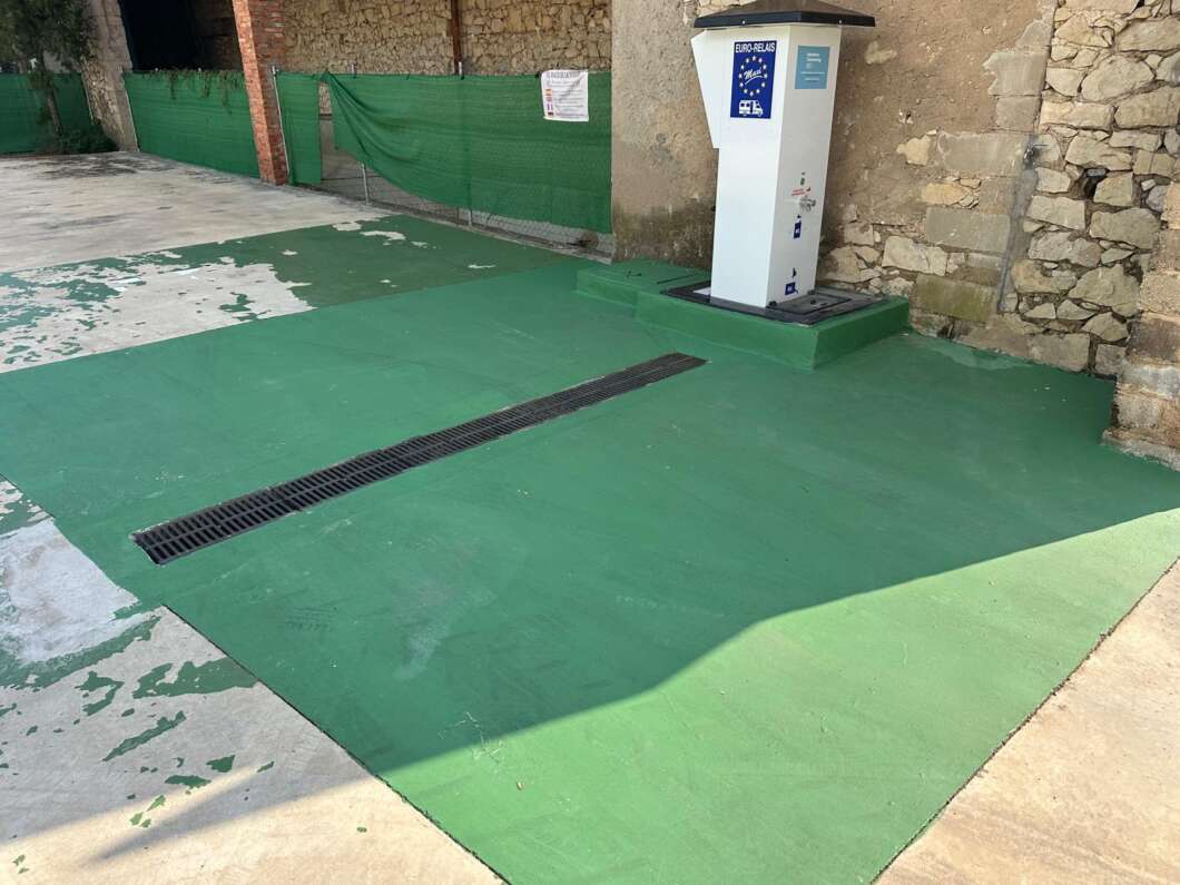 El municipio de Torre d’en Doménec (Castellón) ha dado un paso estratégico para dinamizar su economía y frenar la despoblación mediante la renovación del área de servicio para #autocaravanas...
castelloninformacion.com/la-torre-den-d…