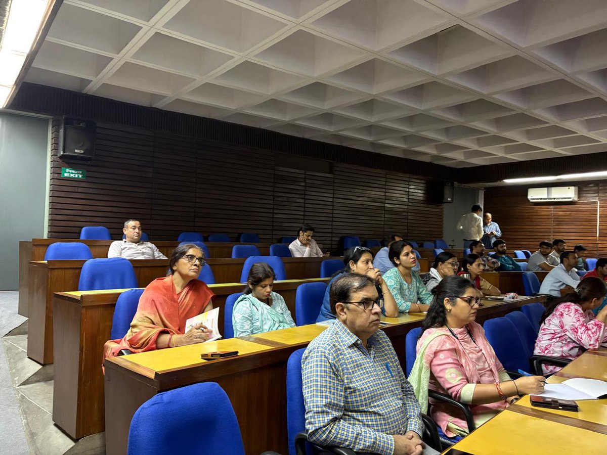 📢 𝐕𝐢𝐠𝐢𝐥𝐚𝐧𝐜𝐞 𝐀𝐰𝐚𝐫𝐞𝐧𝐞𝐬𝐬 𝐖𝐞𝐞𝐤 2025 

As part of Vigilance Awareness Week 2025, a training session on “#Public #Procurement” was conducted on 31st October 2025 by Shri Kunal Kumar Ghosh, Former Executive Director (C&amp;P), GAIL (India) Limited

#VAW2025 #VAW