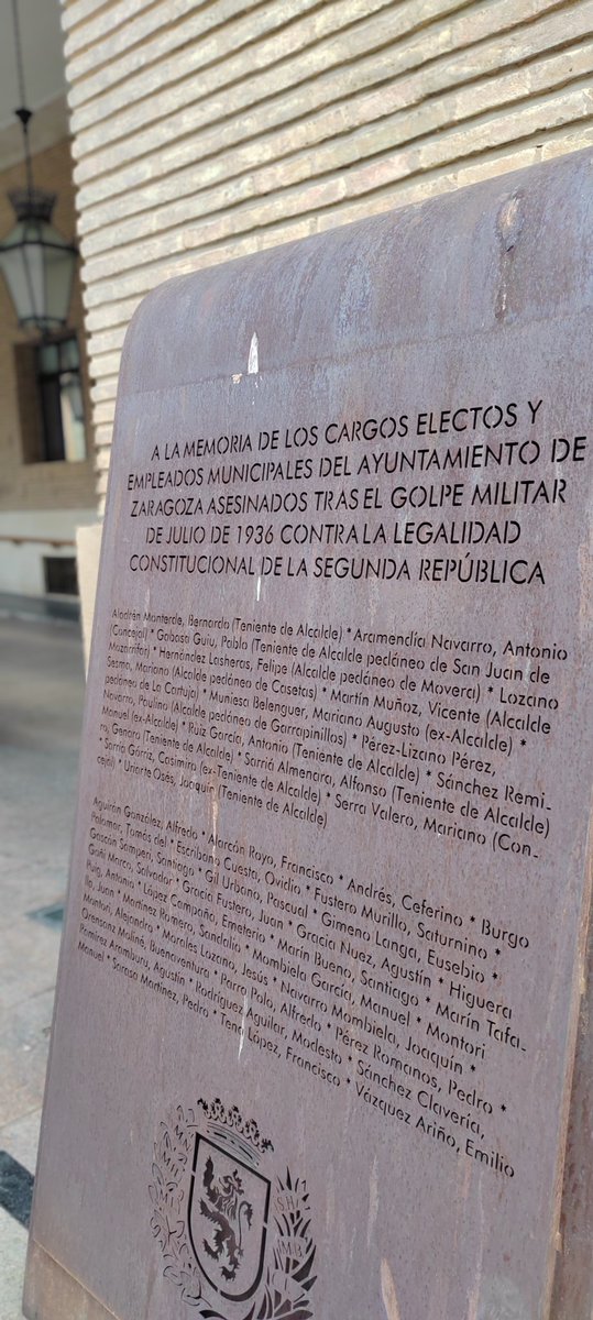 Celebramos el Día de la Memoria Democrática frente al monumento que inauguró <a href="/zgzencomun/">Zaragoza en Común</a> en homenaje a los concejales y trabajadores municipales asesinados en 1936.

Porque fueron, somos. 
Porque somos serán
❤️💛💜