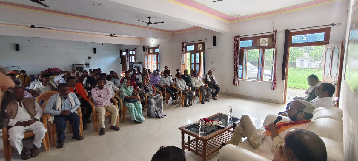 Manojpandeyweb's tweet image. ऊँचाहार केंद्रीय कार्यालय पर
विकास खंड ऊँचाहार  और। रोहनियाँ के महत्वपूर्ण लोगों के साथ बैठक की