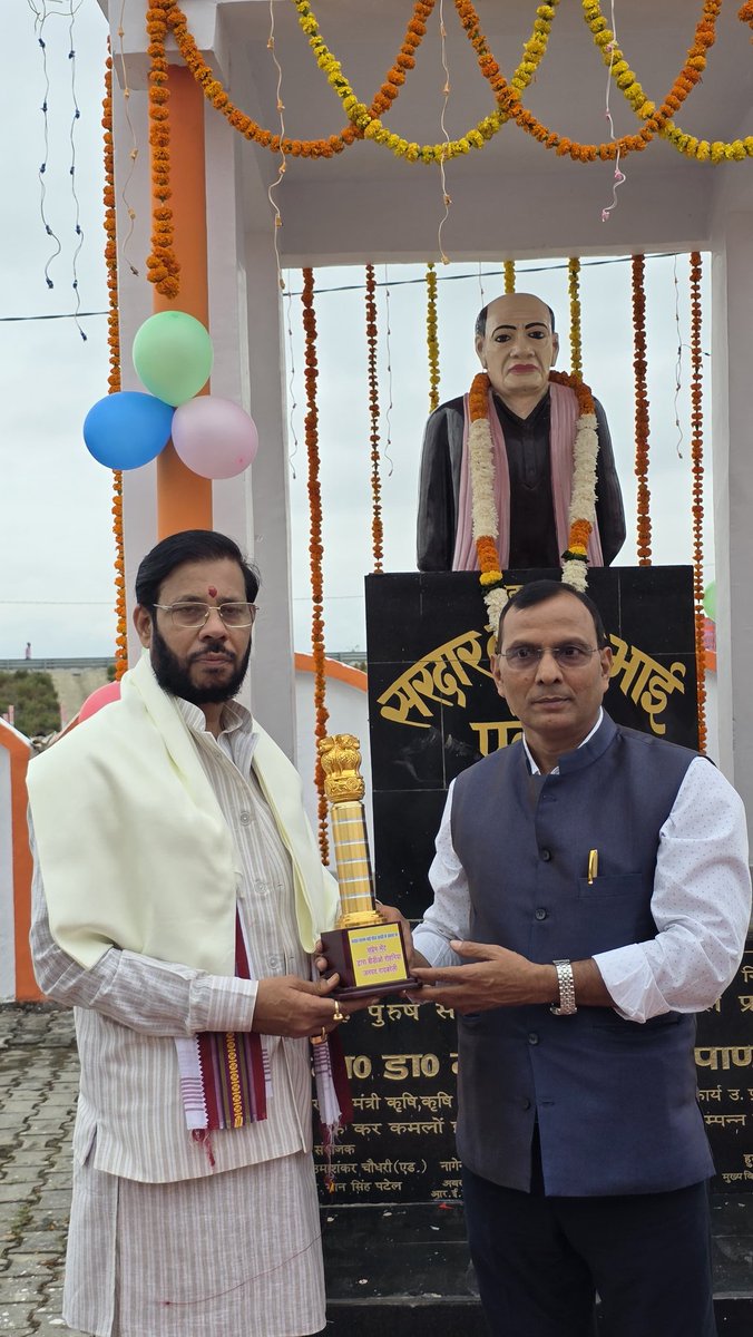 Manojpandeyweb's tweet image. भारत के शिल्पकार लौह पुरुष भारत रत्न सरदार वल्लभभाई पटेल जी की 185वी जयंती पर पटेल पार्क कमालपुर,रोहनिया में मुख्य अतिथि रूप में शामिल हुआ