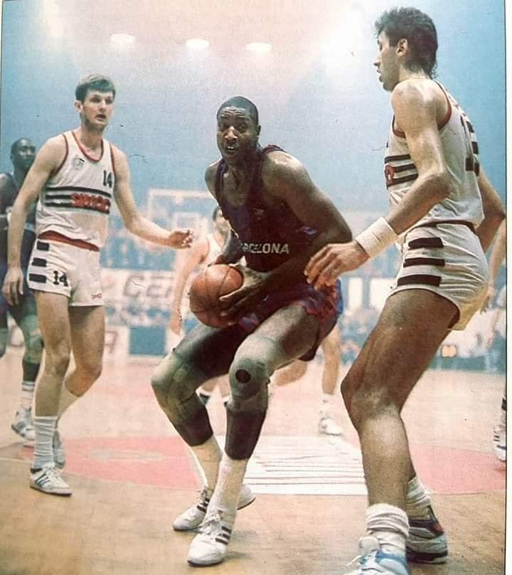 Buenas tardes.

Hoy el <a href="/FCBbasket/">Barça Basket</a> visita Belgrado.