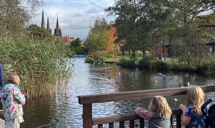 🎃 Halloween I-Spy at Beacon Park! Free Event
Lichfield | until 4 Nov 25
An autumn adventure! 
Find all 9 spooky tags hidden in the trees? 
Follow the trail from the wooden bridge, along the stream, through the woods towards the small bridge (nr A51).  visitlichfield.co.uk/listing/beacon…