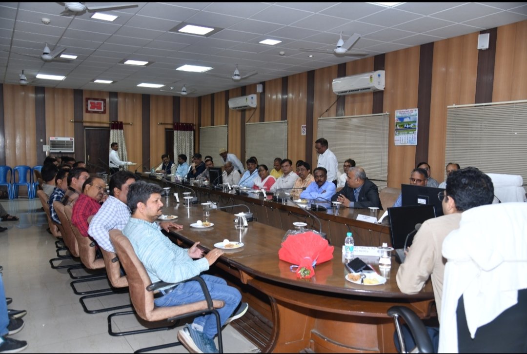 #VigilanceAwarenessWeek2025.
In a program at OPF, a unit of GIL, Chief Guest Shri Samuel Paul N, IAS, MD/KESCo emphasized sensitivity &amp; accountability in all work. CMD Shri M C Balasubramaniam highlighted the importance of a honest work environment &amp; use of digital services! 🇮🇳