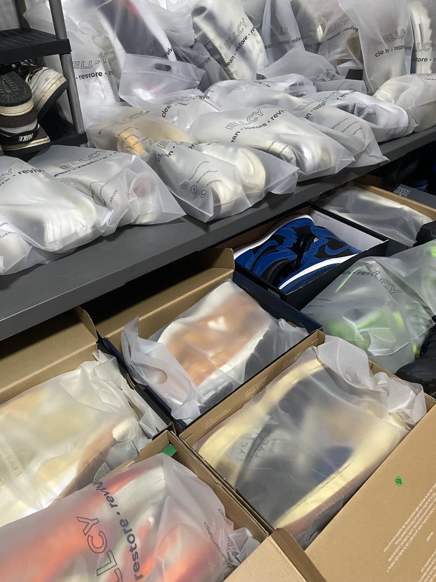 ellcypremiumscs's tweet image. Thank you to everyone who continues to support ELLCY — every pair, every clean, every restoration counts.

#EllcyPremiumSCS #SneakerCare #ShoeRestoration #SneakerCleaningPH #OctoberRecap #TrustedWithYourKicks