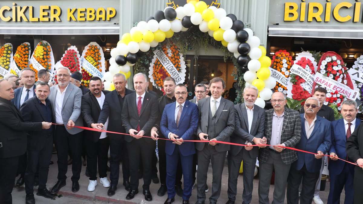 Alparslan İlhan ve Kasap İsmail ortaklığında kurulan Biricikler Kebap açılışına katılım sağladık.
Şehrimize ve ailelerimize hayırlı olmasını diliyorum.