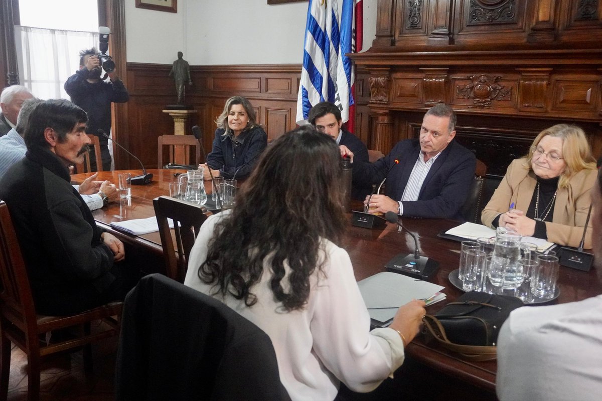 Partido Nacional recibió a vecinos de Casupá

El Presidente <a href="/AlvaroDelgadoUy/">Alvaro Delgado</a> , junto a legisladores y dirigentes del Partido, se reunió con vecinos preocupados por los posibles impactos ambientales y sociales del proyecto de la represa en la zona.