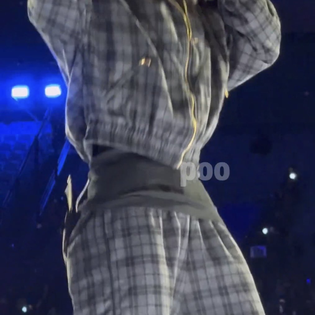 lolitavkoo's tweet photo. The waist                                     The belt https://t.co/1E1f15Vt11