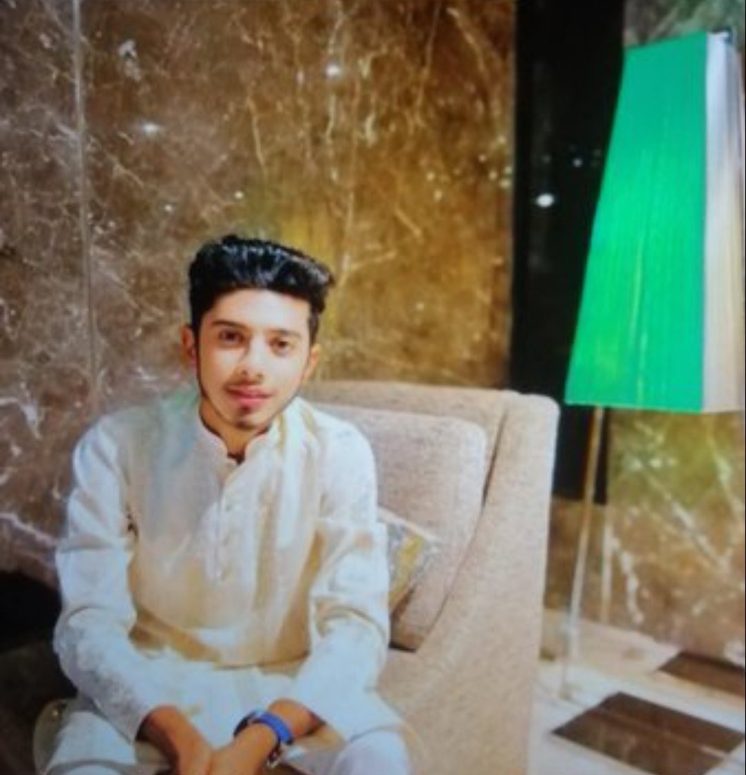 FarukF37's tweet photo. এই মালটা কেমন।।।ভিডিও চাইলে রিটুইট  কর https://t.co/uFoBrYeSnr