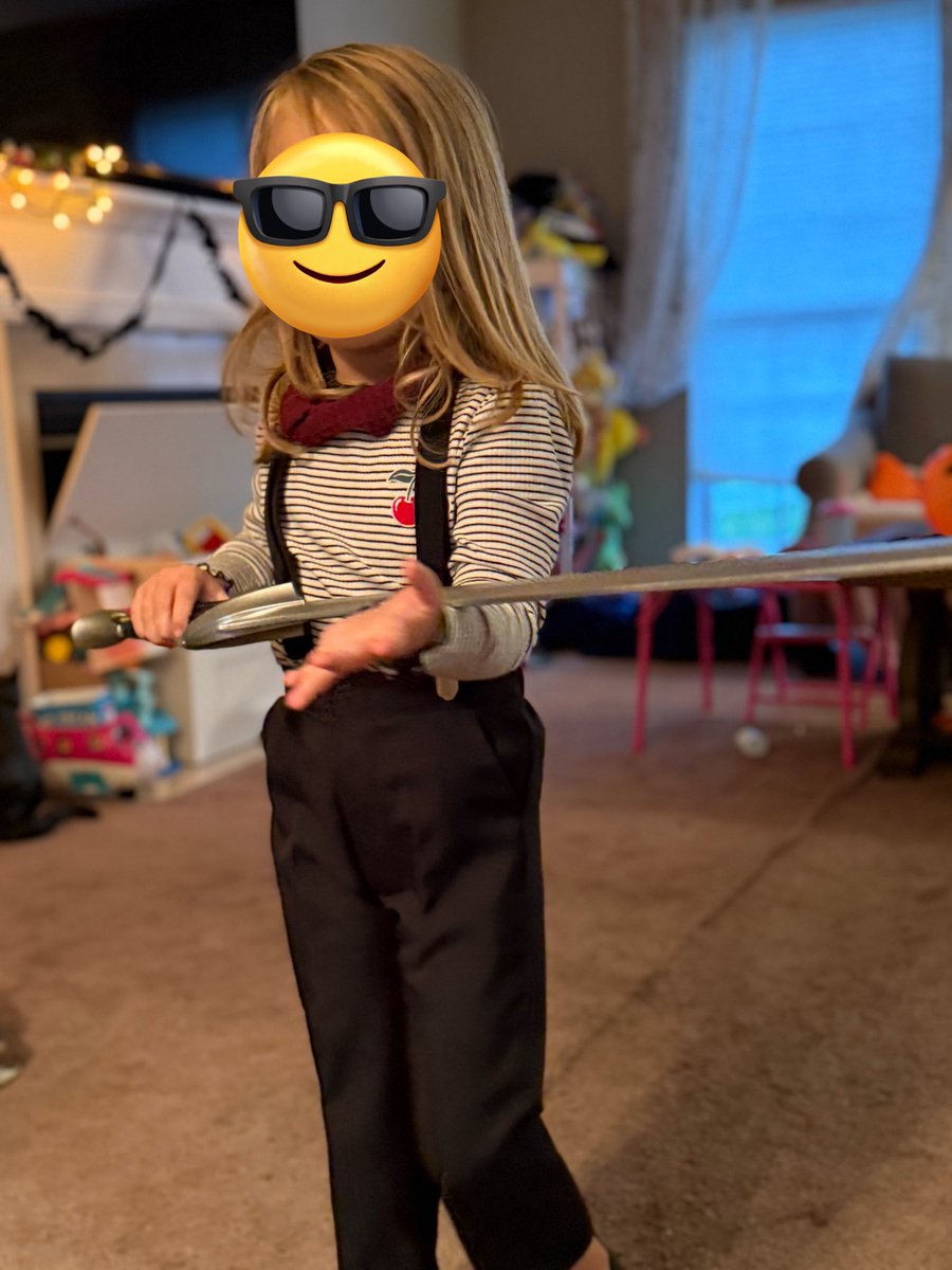 Happy Halloween 🎃 from this Super Kitty / Maelle from Clair Obscur who was SO EXCITED she woke up at 3:30 am 🙃