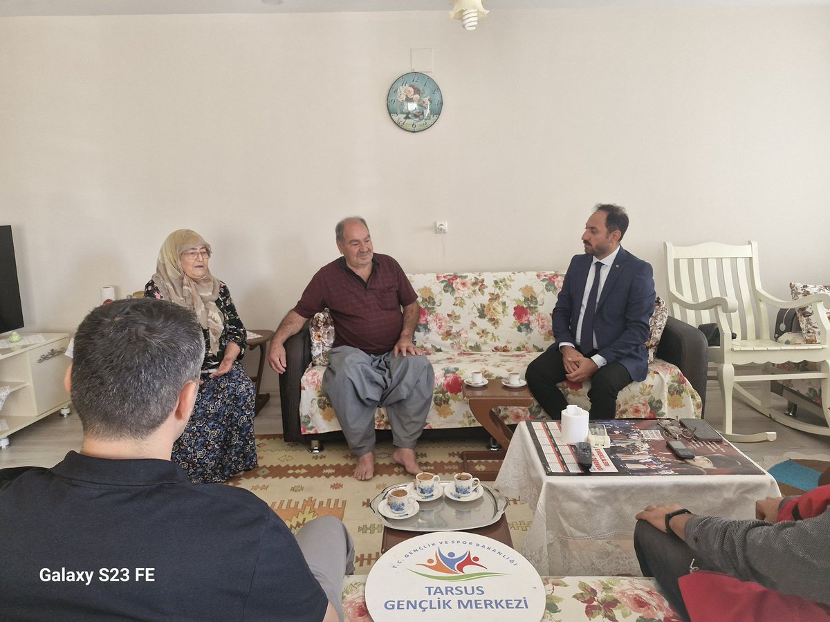 🇹🇷 Gazilerimize Minnetle
Tarsus Gençlik Merkezi olarak, Kıbrıs Gazimiz Mustafa Baz’ı evinde ziyaret ettik.
Gösterdiği vatan sevgisi ve fedakârlıkla bizlere ilham olan gazimize, samimi misafirperverliği için teşekkür ediyor, sağlıklı ve huzurlu bir ömür diliyoruz.
#gsbgm #tarsusgm