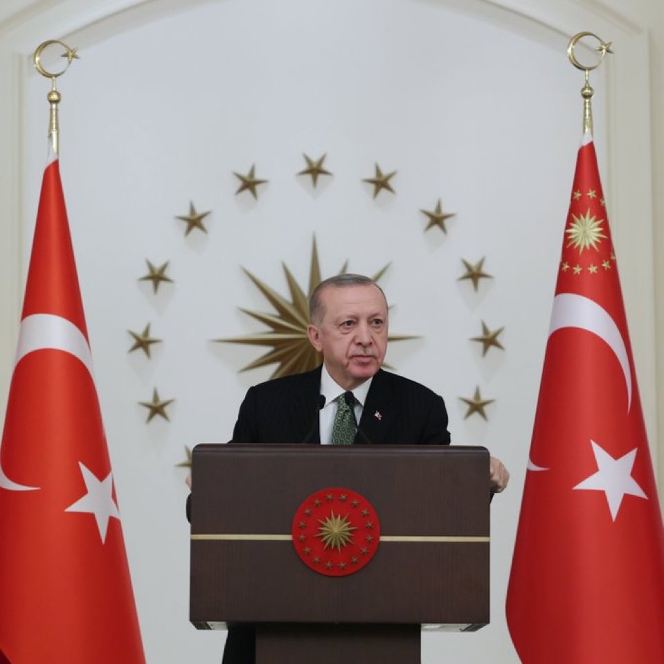 Cumhurbaşkanı Erdoğan: "Özgürlük kavramıyla her türlü gayri ahlakilik meşrulaştırılmaya çalışılıyor. 

İnsanlar mahremini sırf birkaç beğeni almak uğruna ortaya dökmekten çekinmiyor."