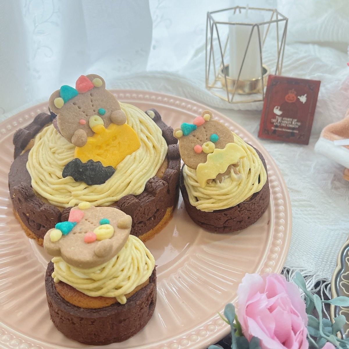 kieu_nr_'s tweet photo. 🍬🧸ℋ𝒶𝓅𝓅𝓎𝕙𝕒𝕝𝕝𝕠𝕨𝕖𝕖𝕟🎃👻

❁⃘*.ﾟモンブランタルト
❁⃘*.ﾟクッキー

毎年秋やハロウィンはお菓子作りが楽しい…
お菓子作りしたいーーーって！年中思ってますが…ʚ( ˘꒳​˘ )ɞ笑笑
 #ハロウィン 
 #お菓子作り 
 #モンブランタルト
 #クッキー https://t.co/4UpJCedaLW