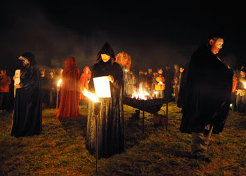 From 2017 when the Tlachtga festival was going strong on the Hill of Ward, Ireland. Read more on the druidess #Tlachtga and #Samhain. 
kespwriting.blogspot.com/2017/10/hist-m…