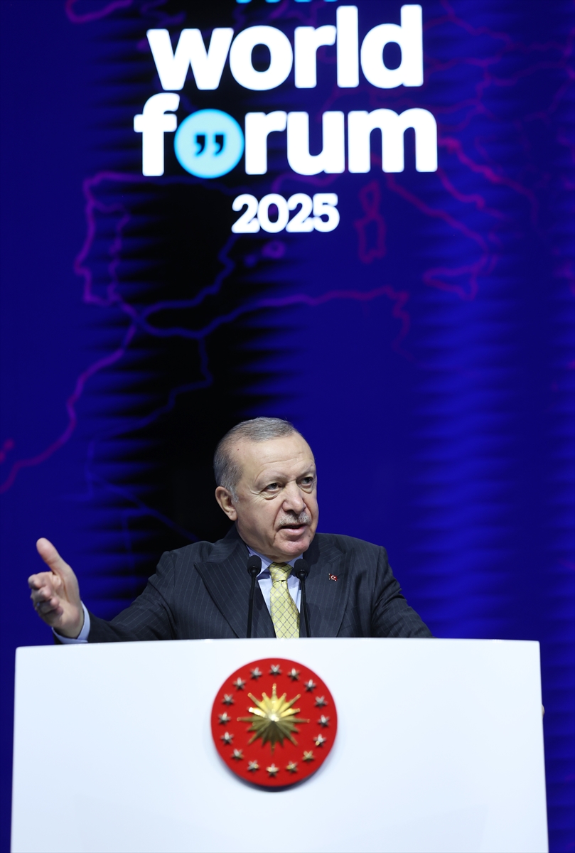 Cumhurbaşkanı Erdoğan:

👁‍🗨 Özgürlük kavramıyla her türlü gayri ahlakilik meşrulaştırılmaya çalışılıyor. 

👁‍🗨 İnsanlar mahremini sırf birkaç beğeni almak uğruna ortaya dökmekten çekinmiyor.

TRT World Forum 2025 #CumhurbaşkanıErdoğan