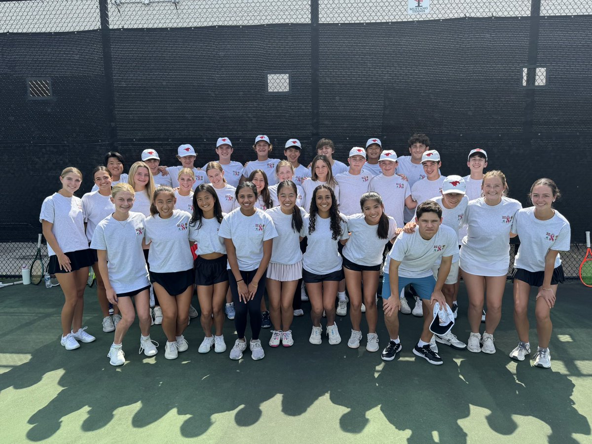 MemorialTennis1's tweet photo. 🎀🎀Play for a cause! This year, we teamed up with @TennisStratford @SWHSTigerTennis @NHSRaiderTennis to smash cancer during the month of October! @sbisdathletics @SBISD @MHShouston https://t.co/c0nXE8Rr7u