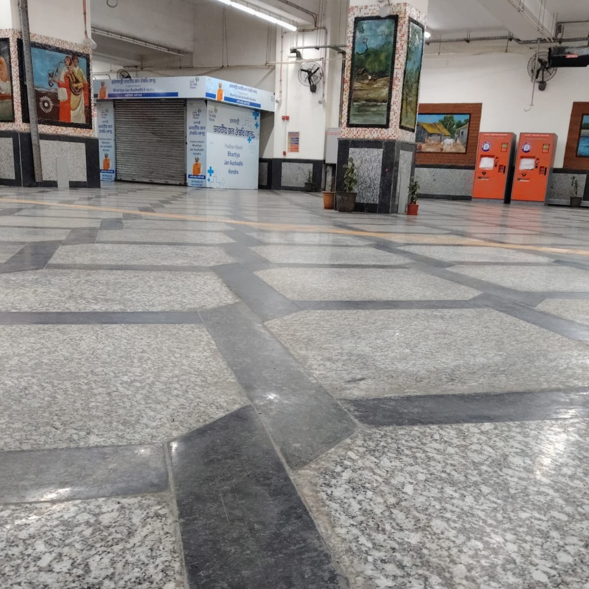 Gleaming with pride and cleanliness.!!

#MetroRailway ensures spotless workspaces under #SpecialCampaign5.0.

<a href="/RailMinIndia/">Ministry of Railways</a> 

#IRSpecialCampaign5 #SpecialCampaign5.0. #SwachhataHiSeva2025 #SwachhBharat #SCDPM5.0 #SHS2025