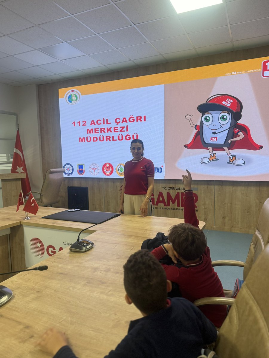 izmir112acm's tweet image. Tanıtım Faaliyetleri kapsamında kurumumuza gelen Gaziemir İzmir Ticaret Odası İlkokulu 3/C Sınıfı öğrencilerimize  İzmir 112 Acil Çağrı Merkezi tanıtımı yapılmış, 112 Tek Numara Eğitimi verilmiştir. 
@112teknumara @TC_icisleri @izmirvaliligi