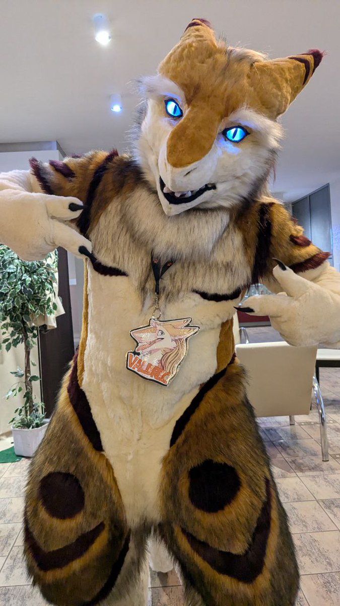 Hey, look ! That's me !!

🧵 : <a href="/Shiryudesign_de/">Shiryudesign</a>  
📷 : <a href="/Mlice_the_Hyena/">🌿 Mlice 🍻</a>  
🌎 : #ČeSFuR (Lisek, Czech Republic 🇨🇿)

#FursuitFriday #furryfandom #Sergal