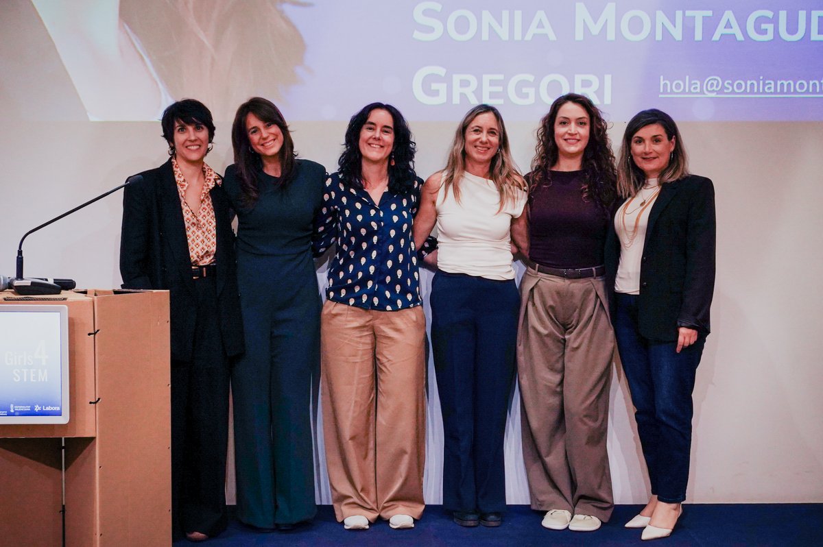 Girls4STEMVLC's tweet image. Ahir vam celebrar una edició inoblidable de la Xarrada Girls4STEM Professional Lorena Fernández-Álvarez pel #AdaLovelaceDay.
💜 Gràcies a totes les assistents, presencials i virtuals, per fer possible esta trobada. Continuem inspirant i visibilitzant: el futur és STEM!